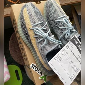 Yeezy 350 v2 ash blue